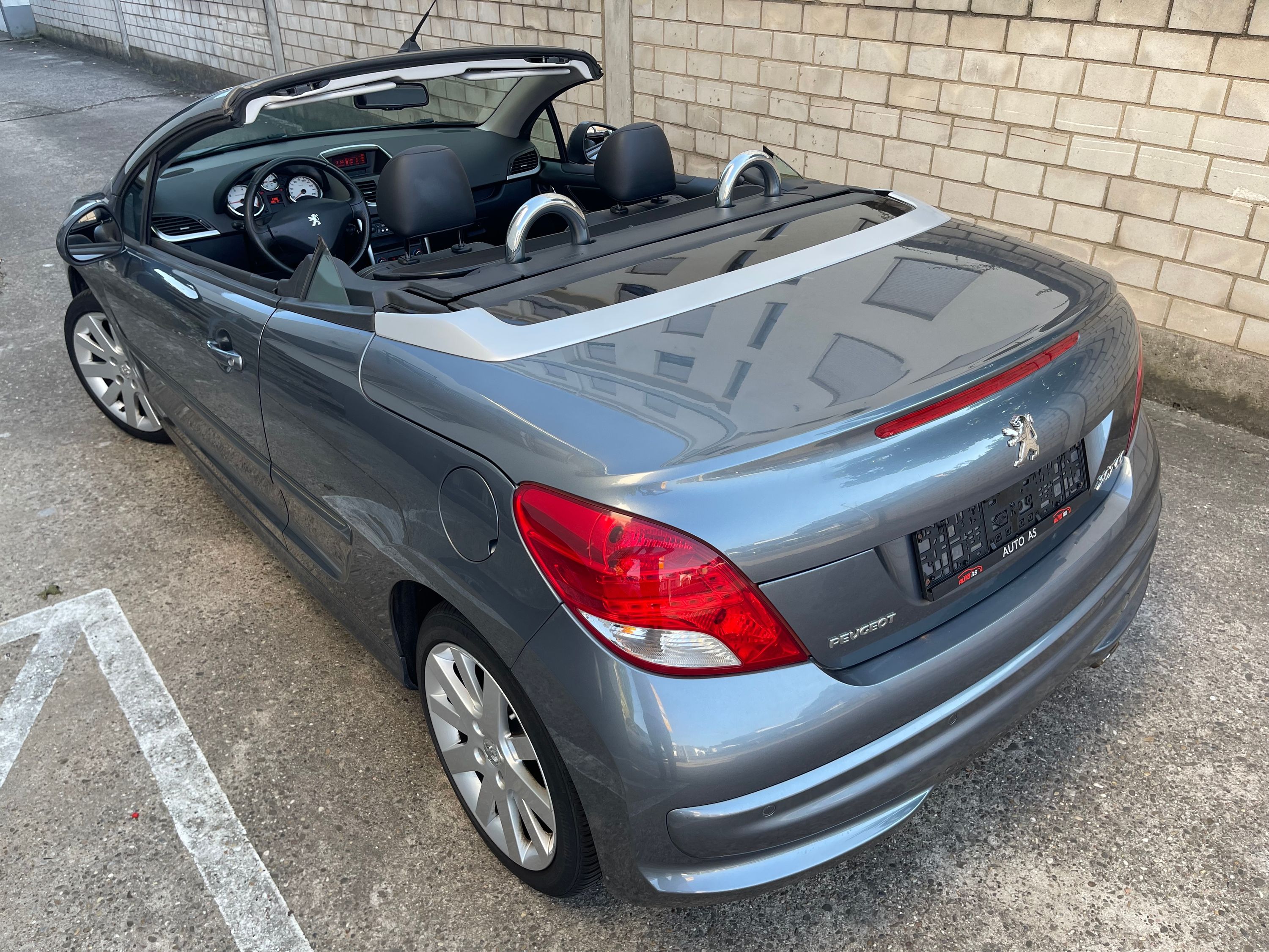 PEUGEOT 207 Bild 8