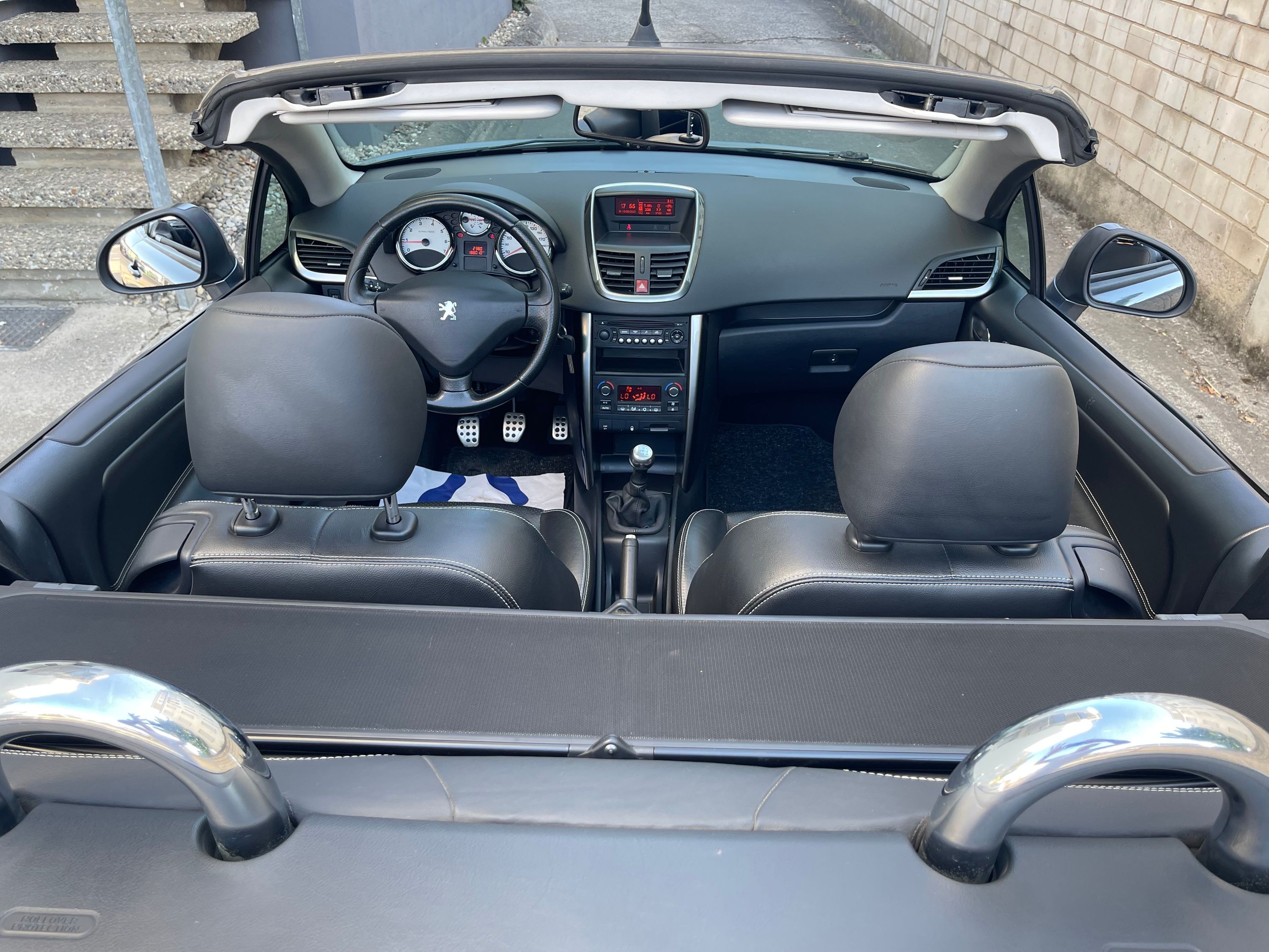 PEUGEOT 207 Bild 10