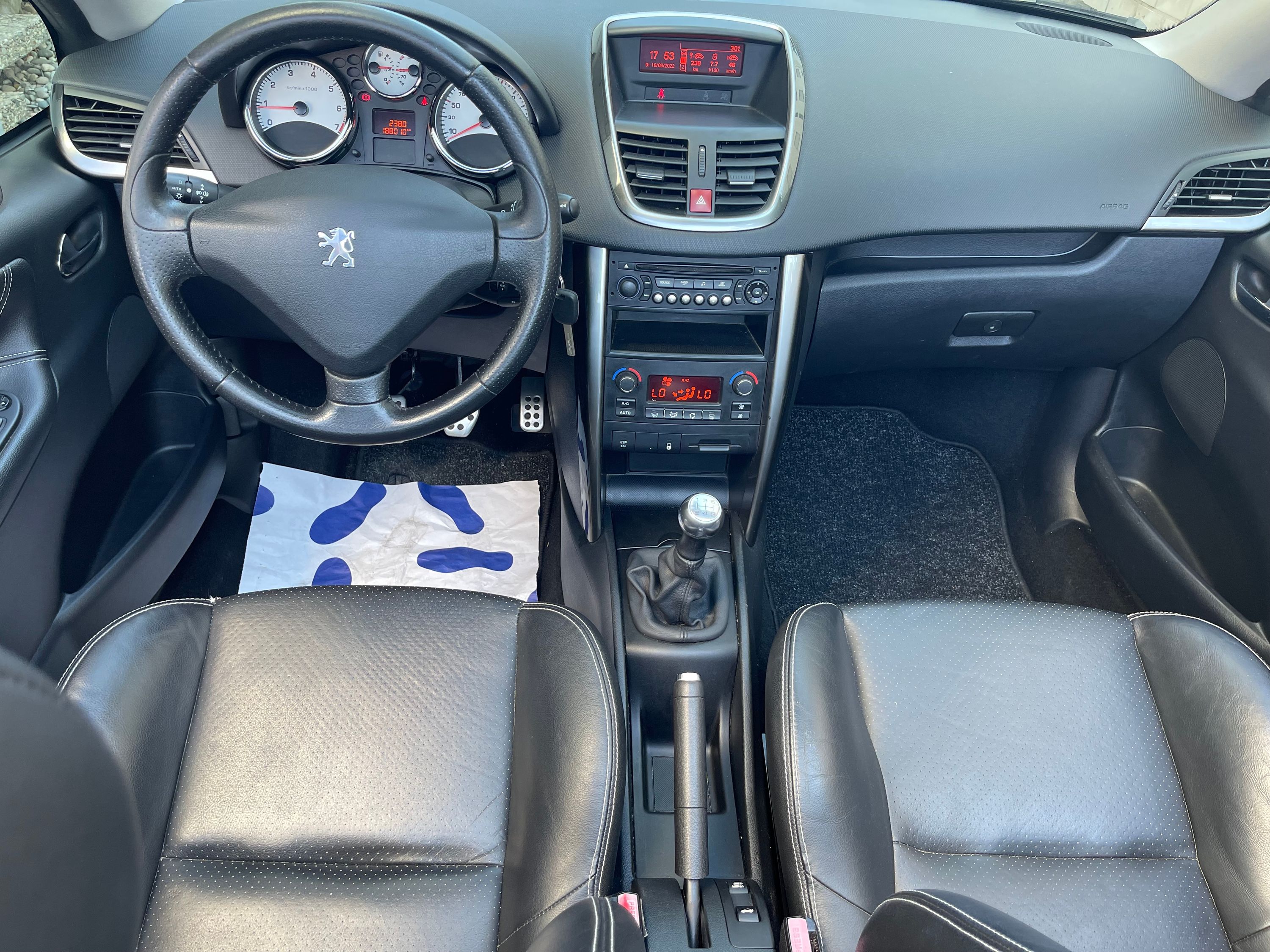 PEUGEOT 207 Bild 11